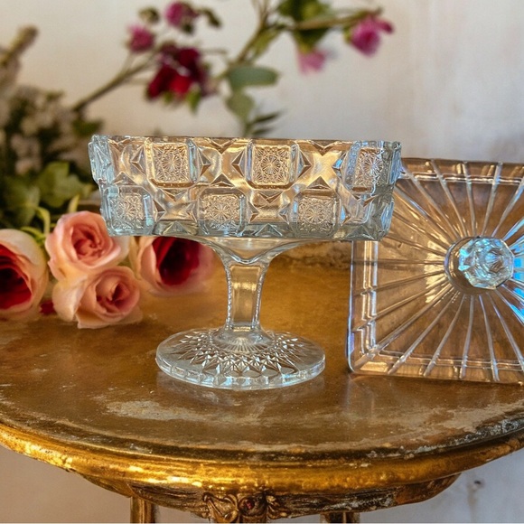 Gorgeous antique pedestal candy dish with lid. Rare - Picture 6 of 11